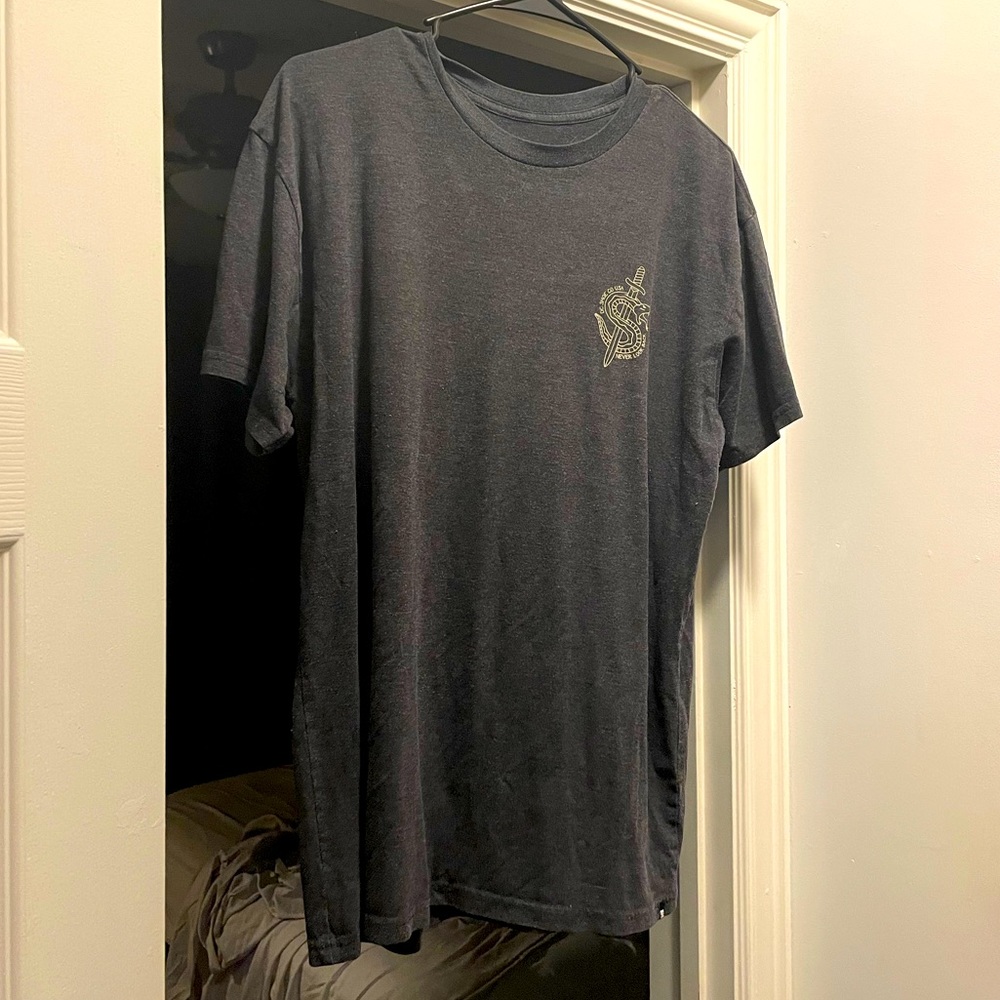 Mens grey DC shirt with snake and dagger design. Size large
